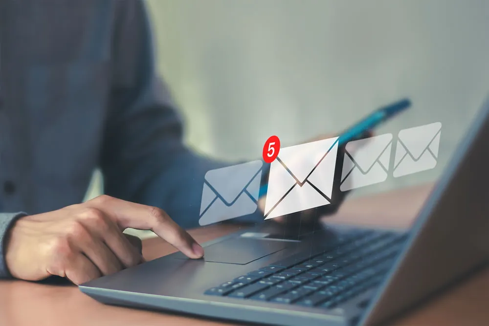 Como acessar e gerenciar os e-mails do seu site no painel da Malvis